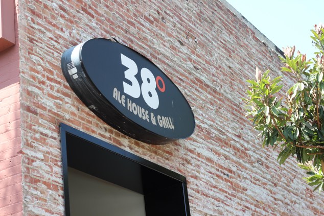 38degreesandluckybaldwinsandschooners-2